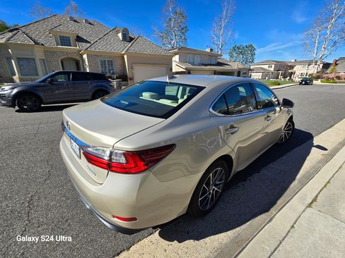 Used 2017 Lexus ES 350 w/ Navigation System Package image 4