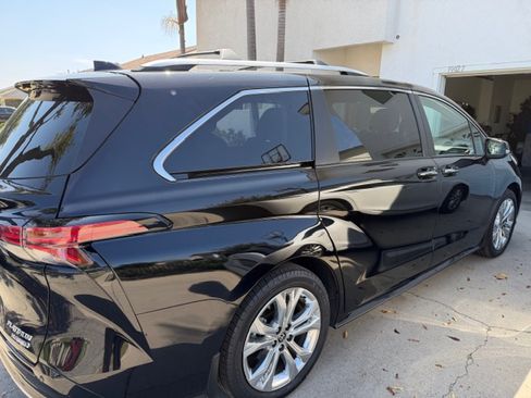 Used 2021 Toyota Sienna Platinum image 8