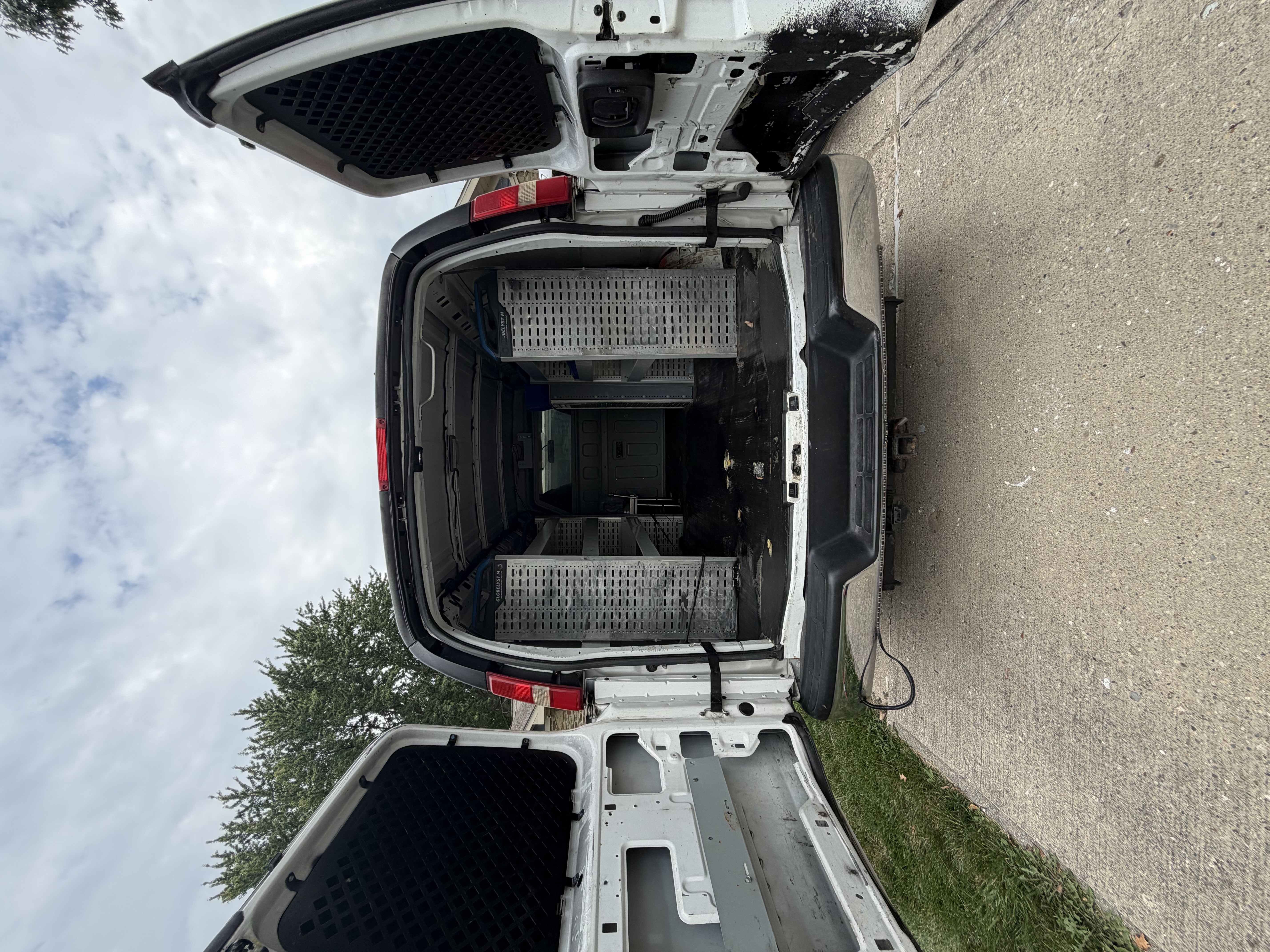 Used 2014 Chevrolet Express 2500 RWD image 10