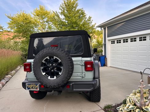 Used 2024 Jeep Wrangler Unlimited Rubicon w/ Technology Group AWD/4WD image 5