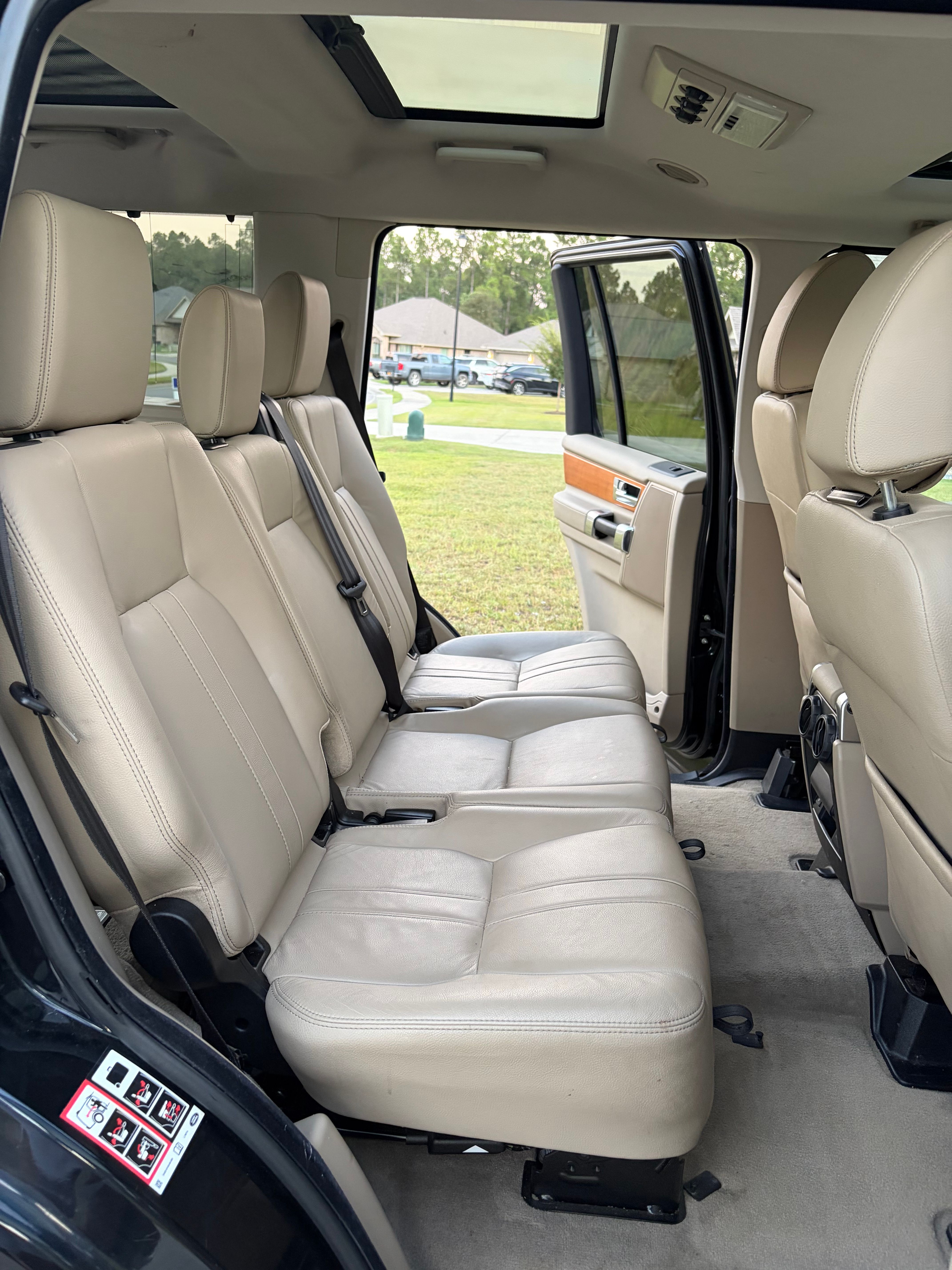 Used 2012 Land Rover LR4 HSE AWD/4WD image 4