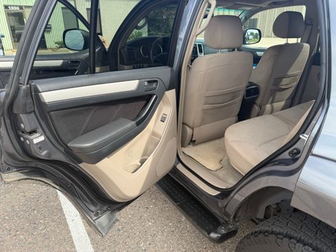 Used 2006 Toyota 4Runner SR5 AWD/4WD image 16