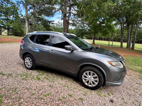 Used 2016 Nissan Rogue S w/ Appearance Package AWD/4WD image 4