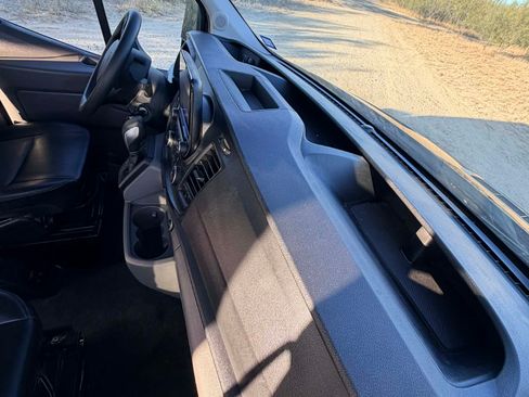 Used 2020 Ford Transit 250 Medium Roof image 11