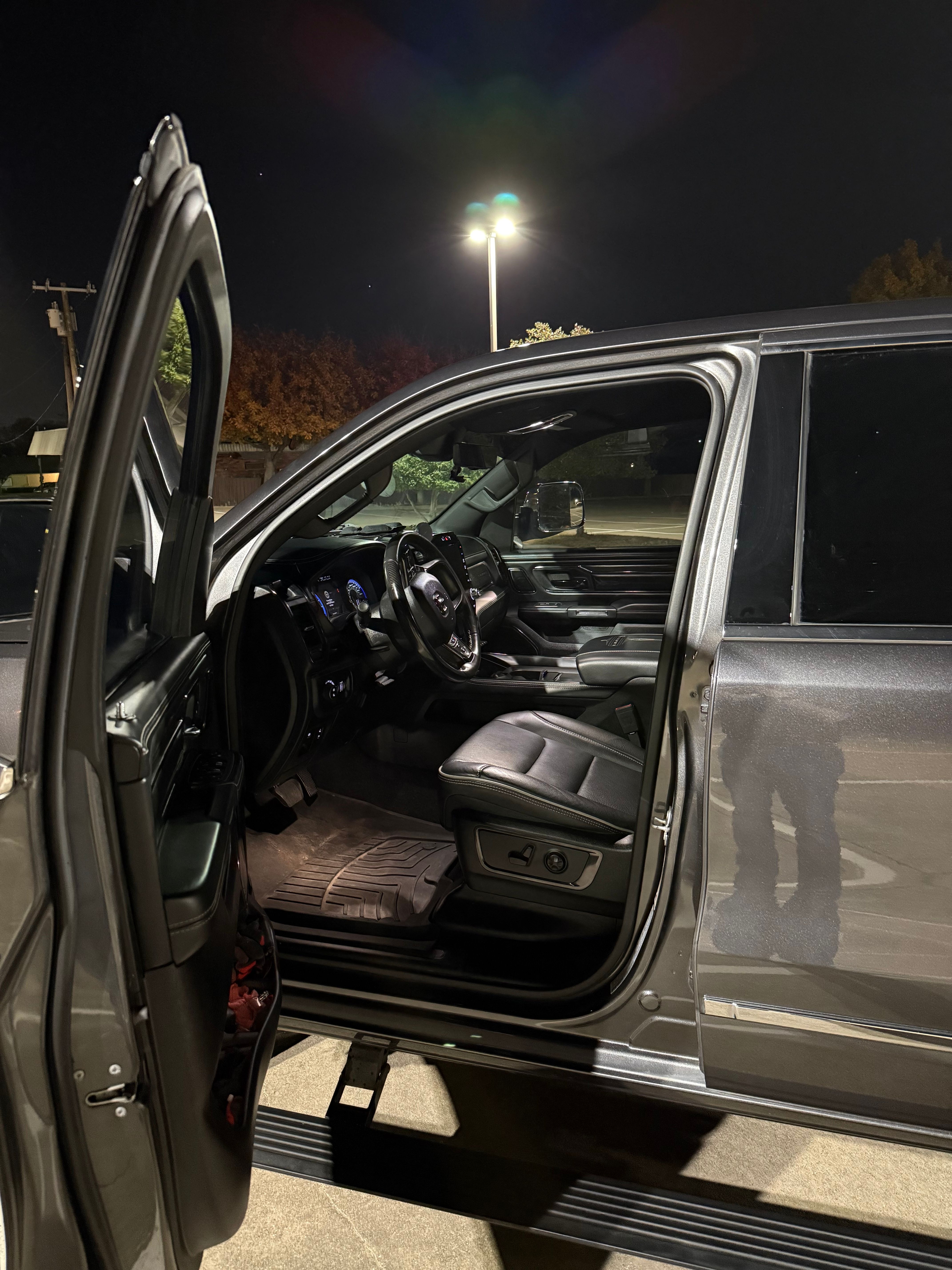 Used 2022 RAM 1500 Limited AWD/4WD image 6