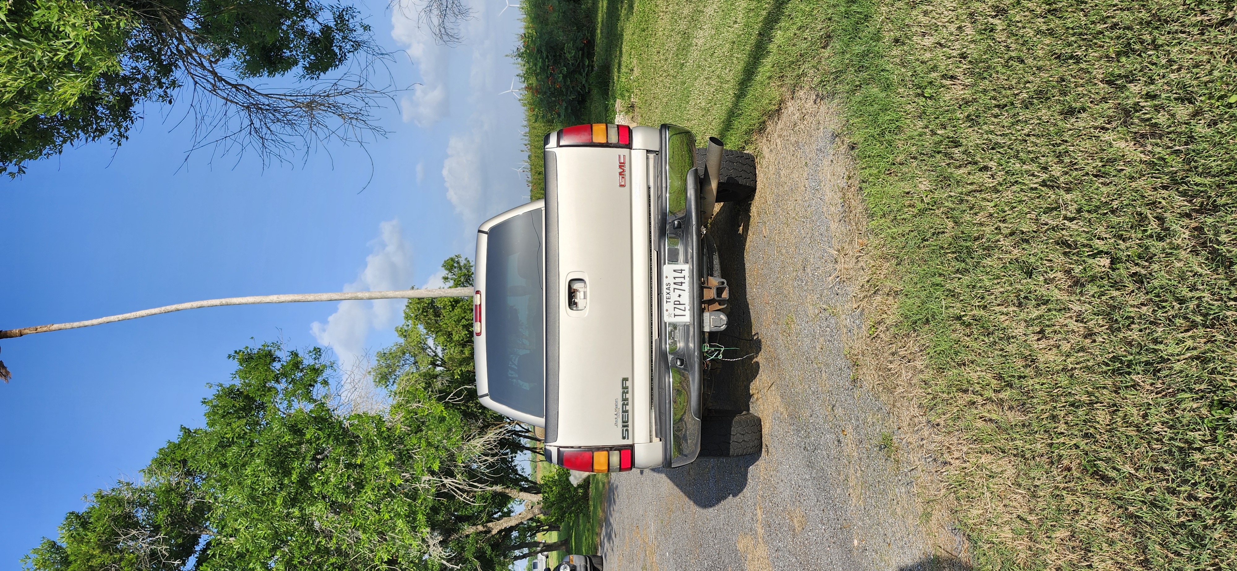 Used 2004 GMC Sierra 2500 SLT w/ Heavy-Duty Power Package RWD image 8