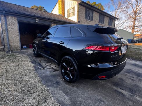 Used 2017 Jaguar F-PACE R-Sport image 4