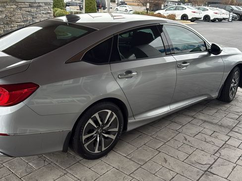 Used 2019 Honda Accord Touring image 4