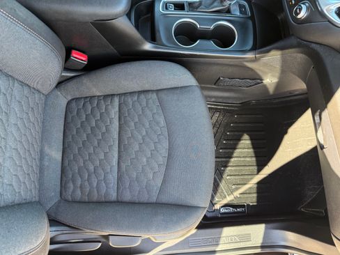 Used 2018 Chevrolet Equinox LT image 16