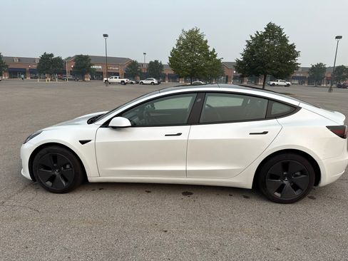 Used 2023 Tesla Model 3 Standard Range RWD image 6