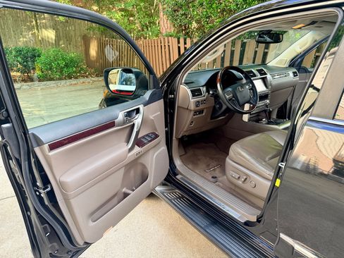 Used 2014 Lexus GX 460 w/ Premium Package AWD/4WD image 15
