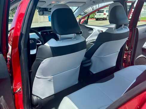 Used 2016 Toyota Prius Three Touring FWD image 14