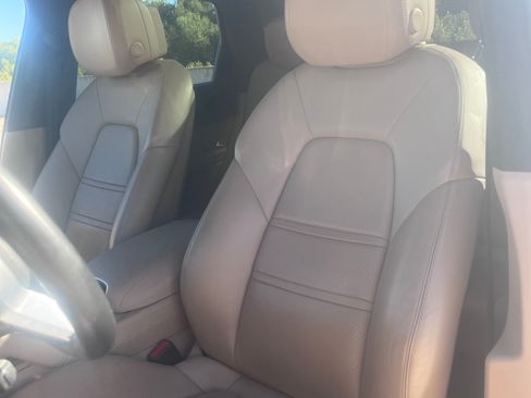 Used 2019 Porsche Cayenne Sport Utility 4D image 16