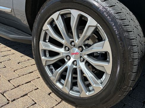 Used 2022 GMC Yukon XL Denali w/ Advanced Technology Package image 22