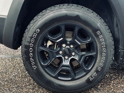 Used 2022 Jeep Cherokee Latitude w/ Sun & Sound Group image 14