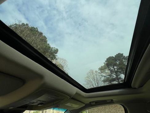 Used 2019 Chevrolet Suburban LT image 11