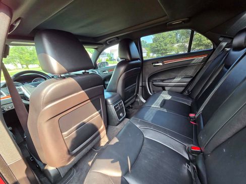 Used 2013 Chrysler 300 Touring w/ Driver Convenience Group RWD image 17