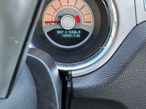 Used 2010 Ford Mustang GT image 11