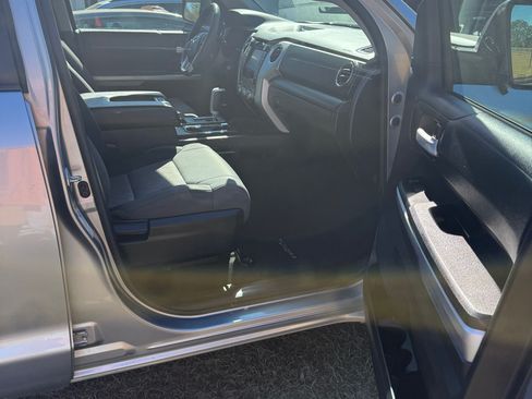 Used 2017 Toyota Tundra SR5 w/ SR5 Upgrade Package image 10