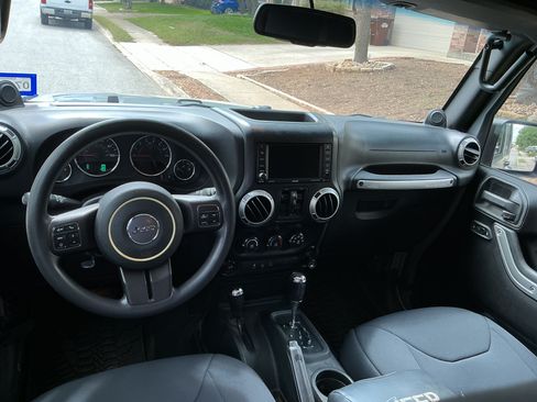 Used 2013 Jeep Wrangler Unlimited Sport AWD/4WD image 10