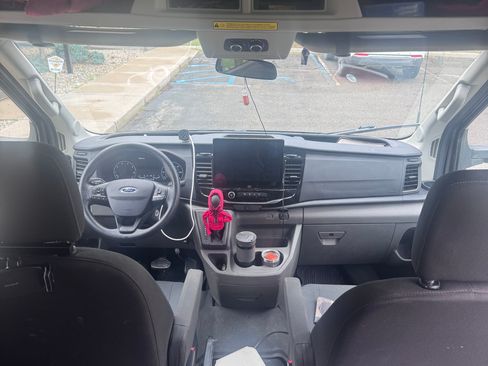 Used 2023 Ford Transit 350 XLT RWD image 5