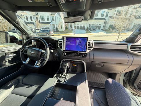 Used 2024 Toyota Sequoia Platinum image 4