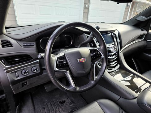 Used 2020 Cadillac Escalade ESV Platinum image 1