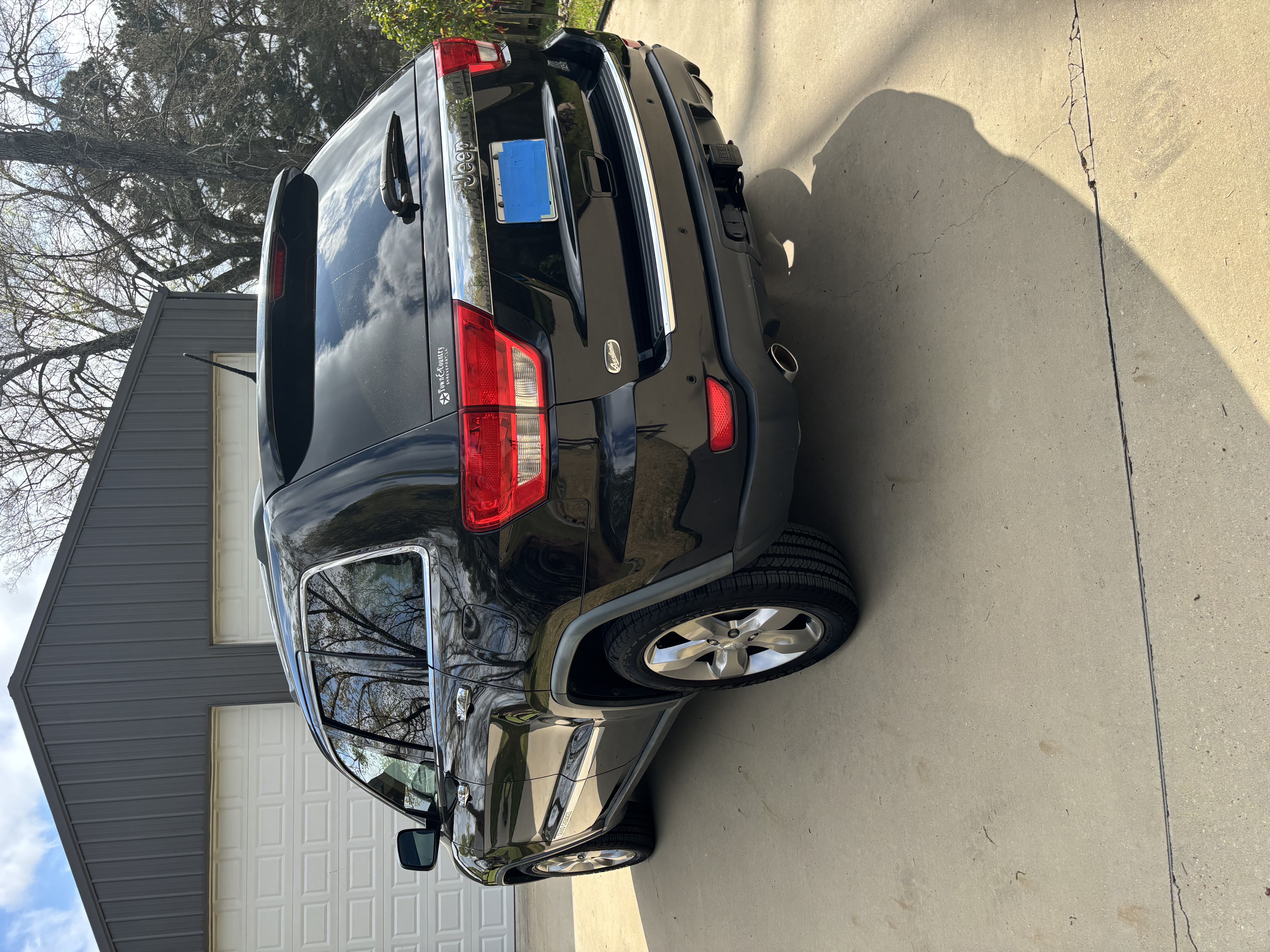 Used 2011 Jeep Grand Cherokee Overland RWD image 13