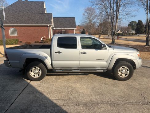 Used 2009 Toyota Tacoma PreRunner image 13