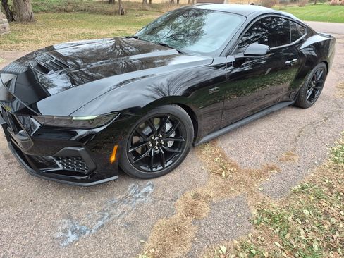 Used 2024 Ford Mustang GT Premium image 5