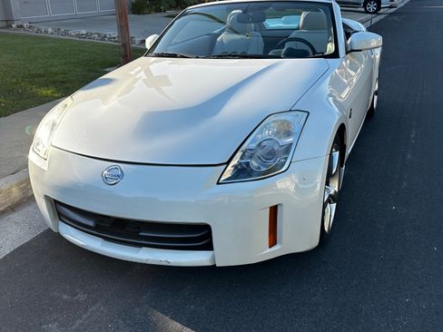Used 2007 Nissan 350Z Touring RWD image 18