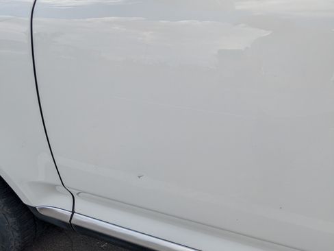 Used 2010 Volkswagen Touareg TDI image 20