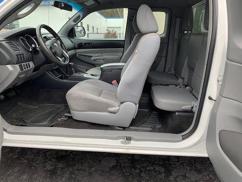 Used 2014 Toyota Tacoma 2WD Access Cab image 11