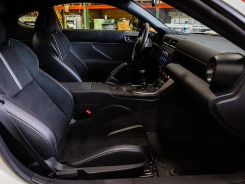 Used 2025 Toyota GR86 Premium w/ ALL Weather Mat Package (TMS) RWD image 10