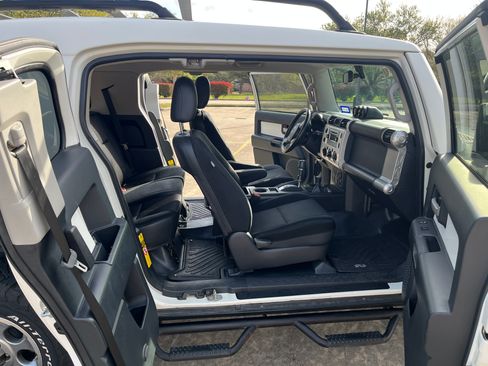 Used 2012 Toyota FJ Cruiser Sport Utility 2D w/ Upgrade Pkg image 20