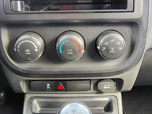 Used 2012 Jeep Compass Sport image 19