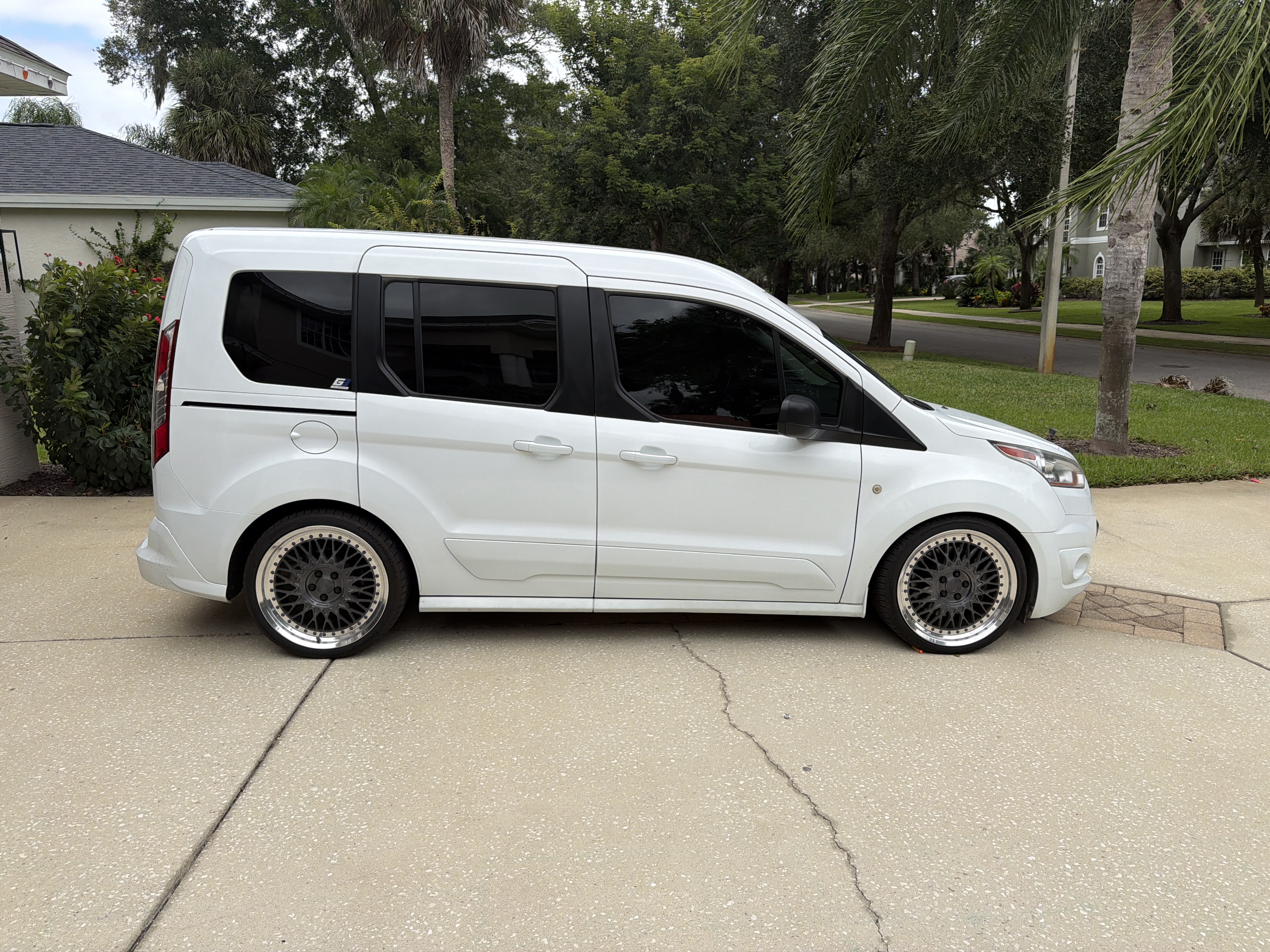 Used 2016 Ford Transit Connect XLT FWD image 4