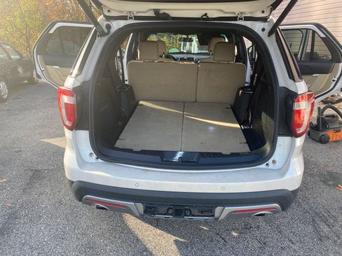 Used 2017 Ford Explorer Limited image 5