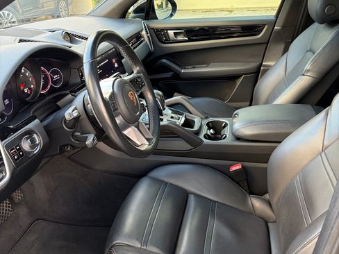 Used 2019 Porsche Cayenne Sport Utility 4D image 8