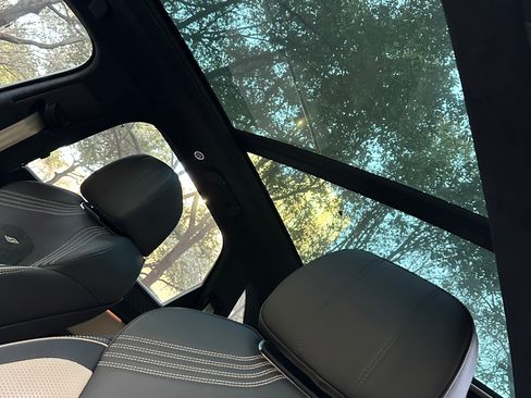 Used 2022 Bentley Bentayga image 9