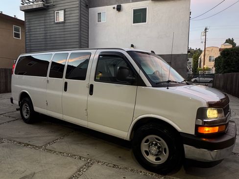 Used 2017 Chevrolet Express 3500 LT w/ LT Preferred Equipment Group image 2