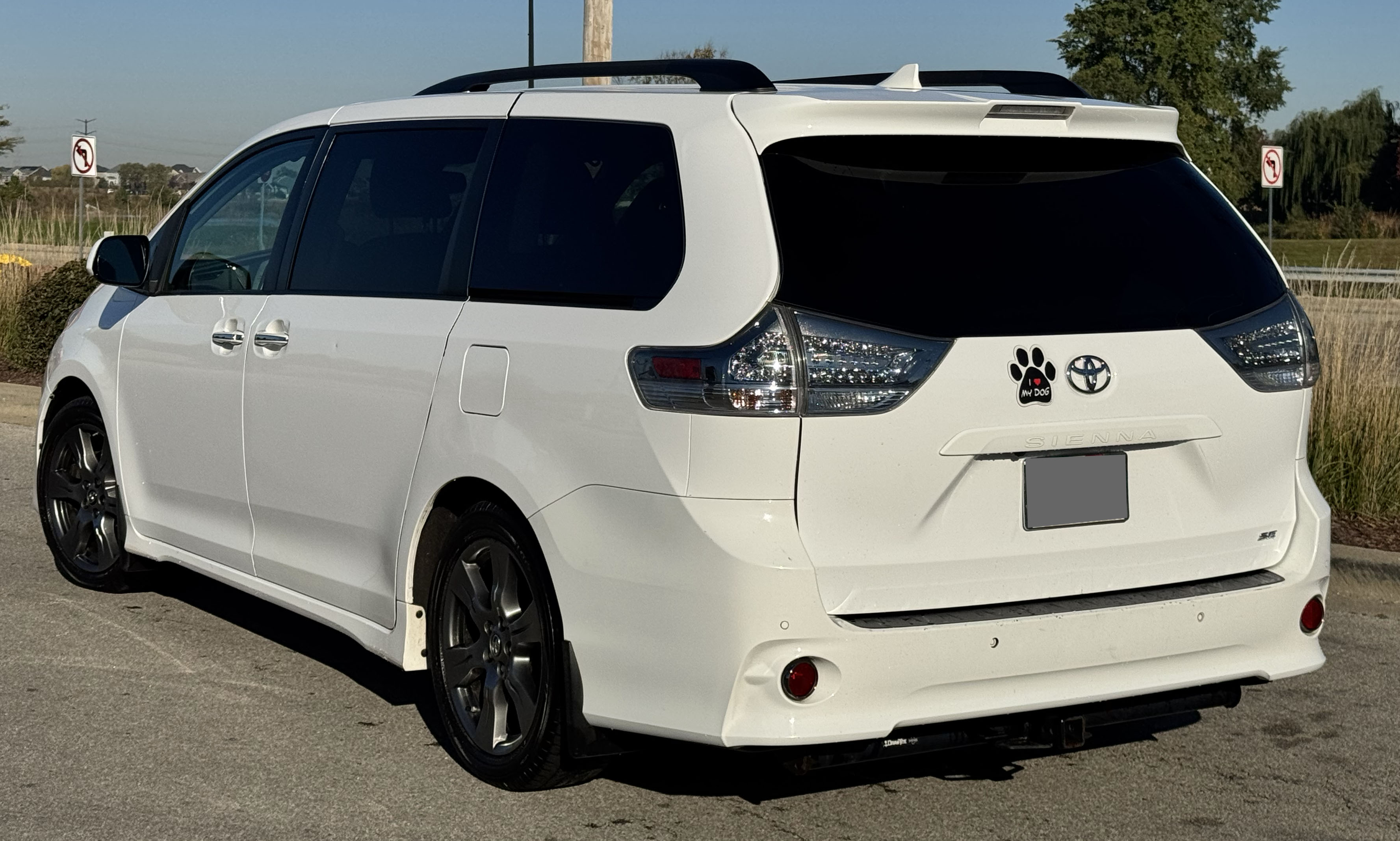 Used 2019 Toyota Sienna SE FWD image 13