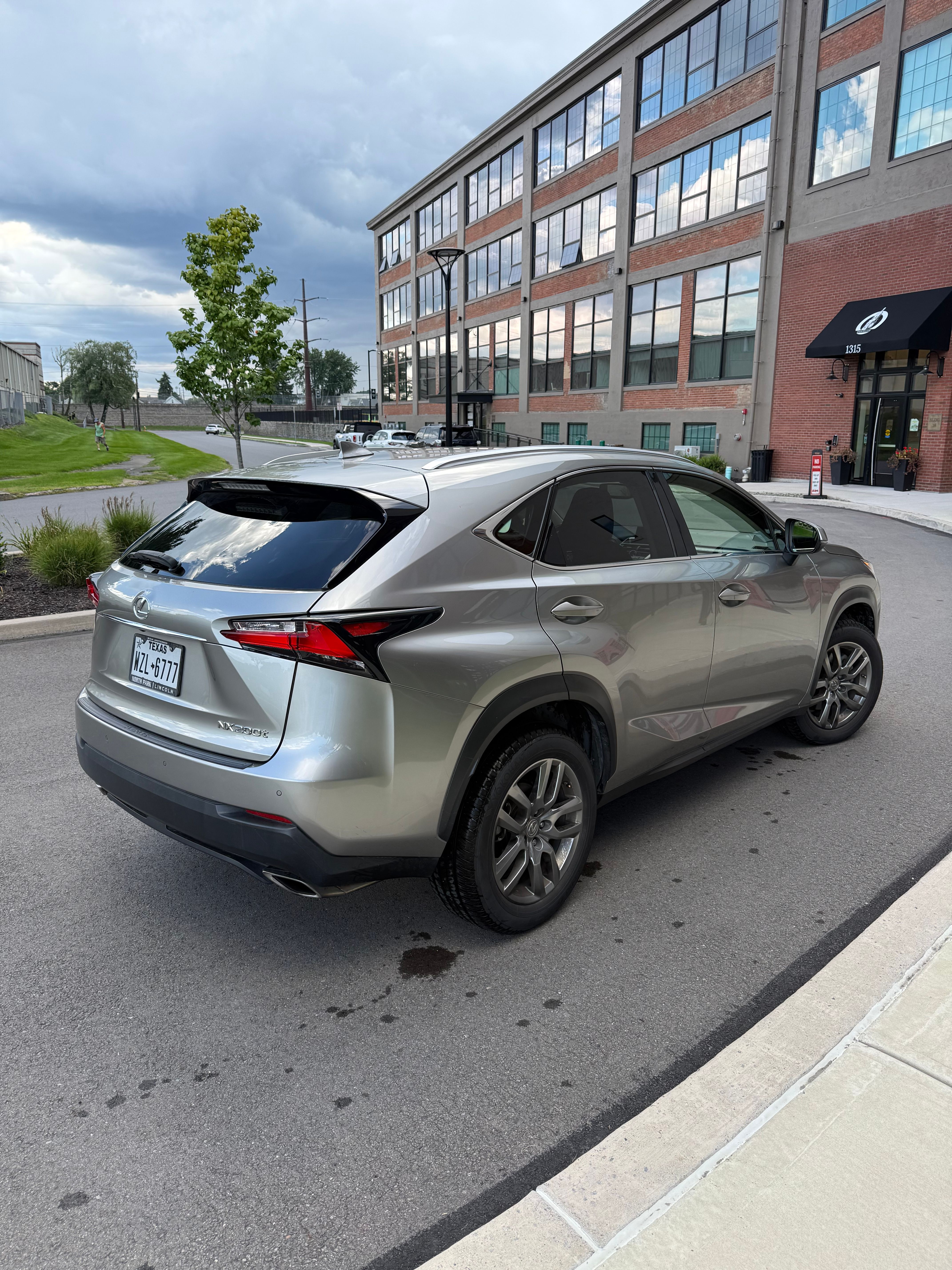 Used 2015 Lexus NX 200t FWD w/ Luxury Package image 5