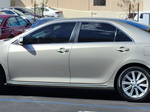 Used 2013 Toyota Camry XLE w/ Leather Pkg image 12