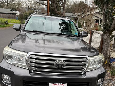 Used 2013 Toyota Land Cruiser Sport Utility 4D image 1