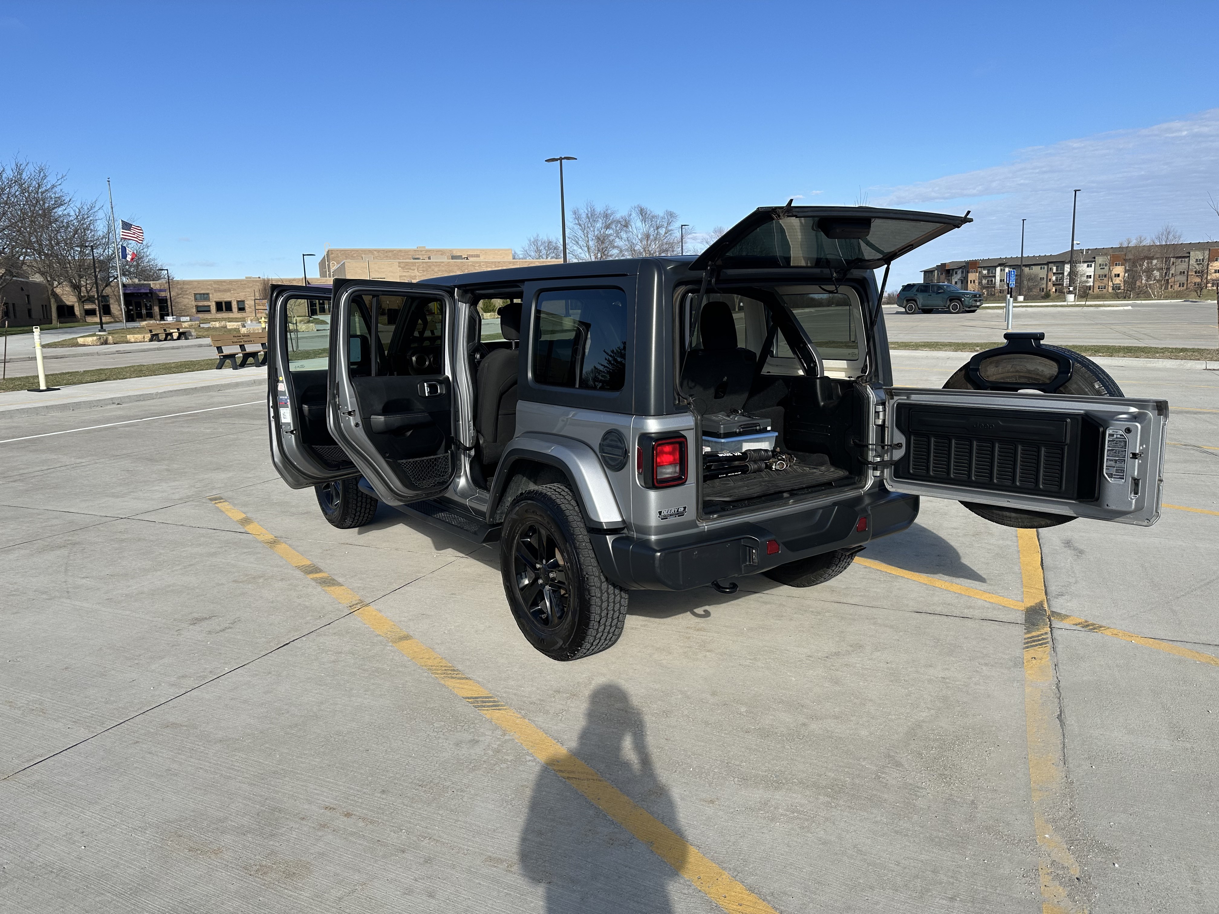 Used 2020 Jeep Wrangler Unlimited Sahara AWD/4WD image 10