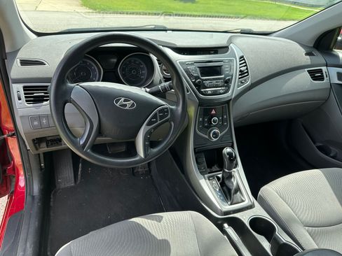 Used 2015 Hyundai Elantra SE FWD image 6