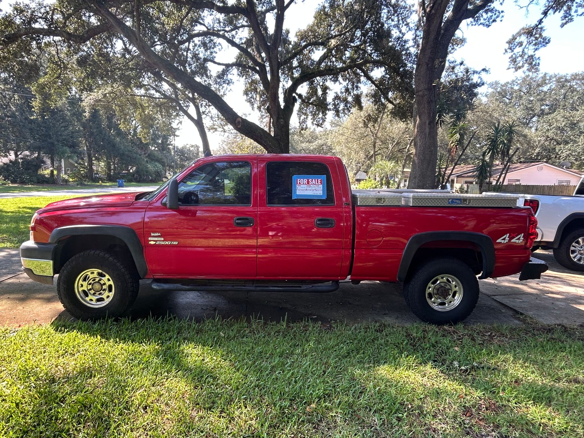 Used 2006 Chevrolet Silverado 2500 LT w/ Heavy-Duty Power Package AWD/4WD image 4