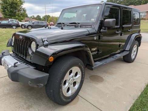 Used 2014 Jeep Wrangler Unlimited Sahara w/ Connectivity Group image 5