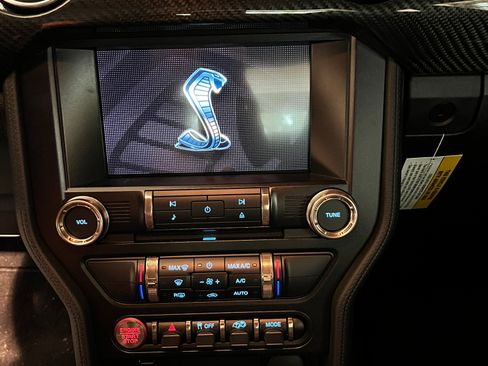 Used 2022 Ford Mustang Shelby GT500 w/ Carbon Fiber Track Pack image 20